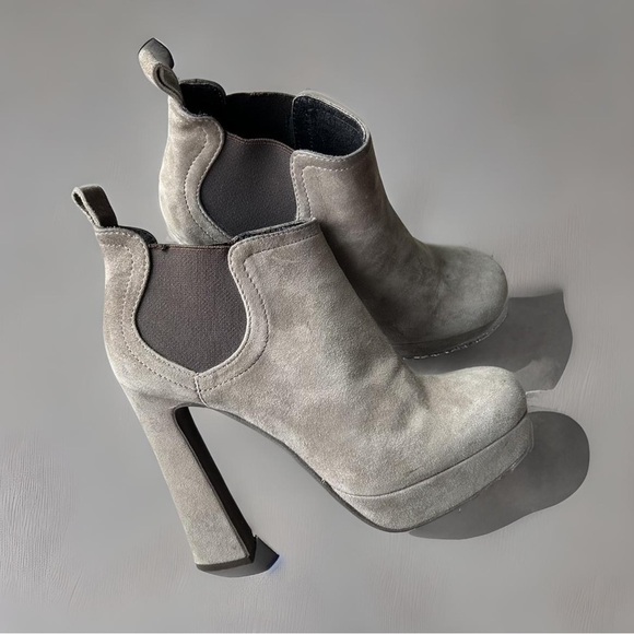 Vera Gomma Taupe  Suede Leather Chunky Heel Platform Slip On Ankle Boots - Picture 1 of 16